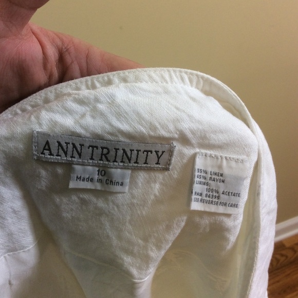 Ann Trinity linen blend embroidered floral skirt. Size 10. White. - Picture 6 of 6